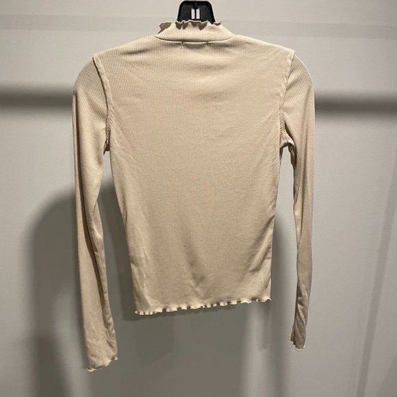 Pretty Little Thing Beige Long Sleeve - Picture 3 of 3